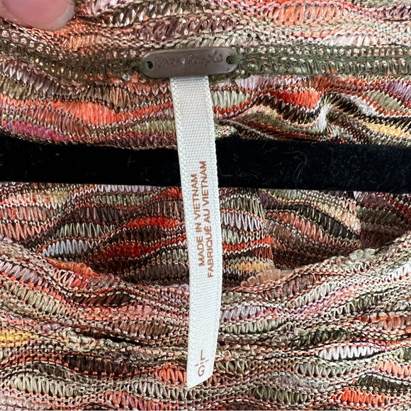 FREE PEOPLE Rainbow Waves Multi Color Knit Boxy Cropped Top size Large - Picture 10 of 11